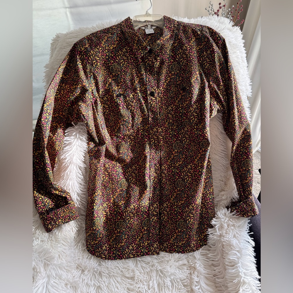 NWOT Beautiful Duluth button down blouse, longer length, size Large. - Picture 2 of 2